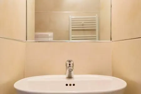 Nice And Cheap Flat In Porta Venezia Apartman *